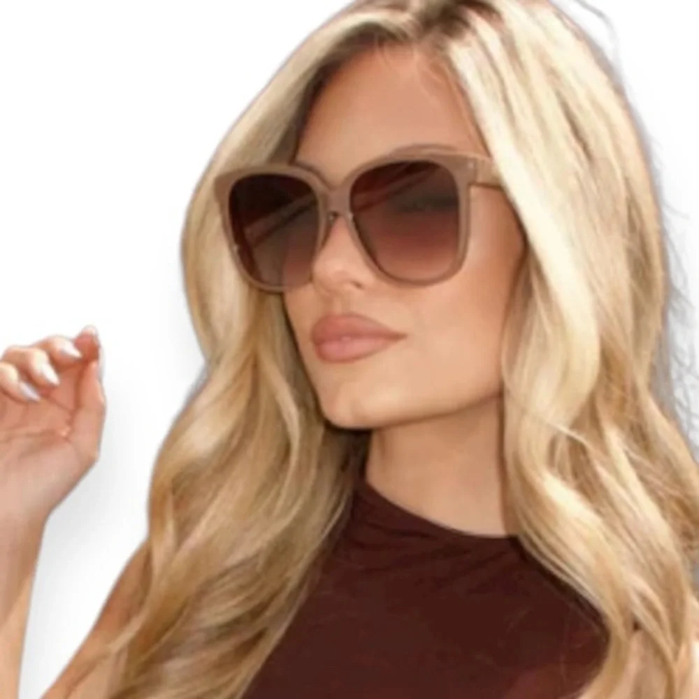 QUAY Wide Awake Sunglasses Oat Frame Brown Gradient Lenses Oversized NWT